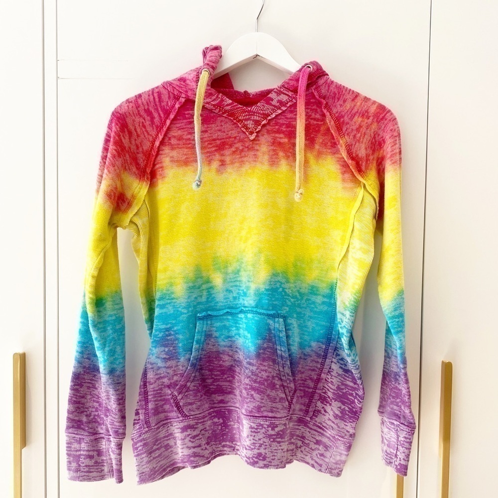 𝅺tie-dye hoodie - cozy and on trend!